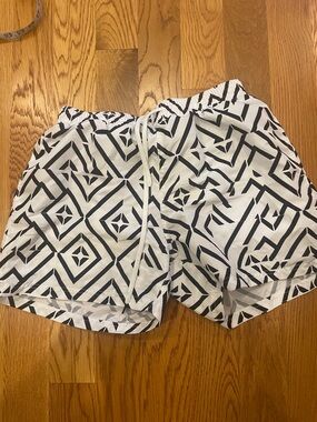 Black & White Geometric Men’s swim wear- M (OL2)